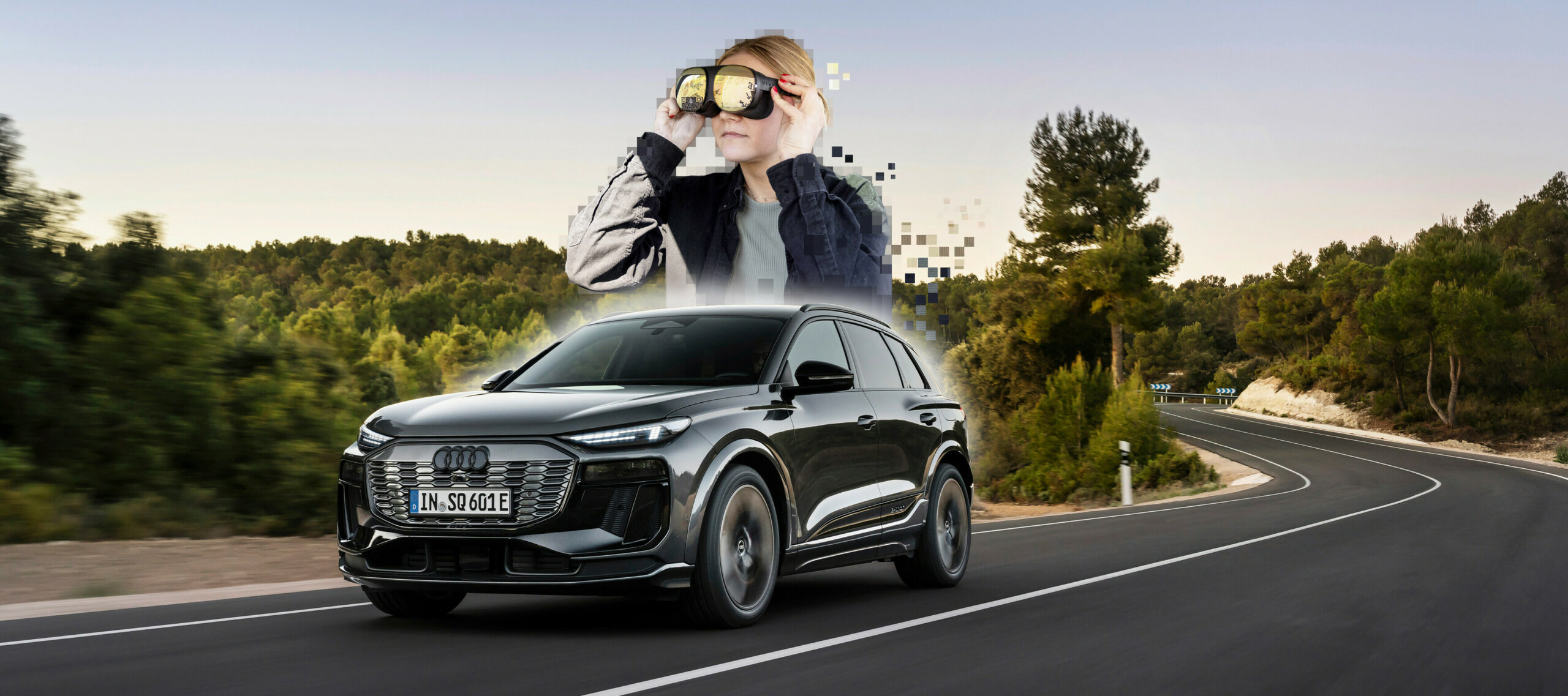 Den Audi SQ6 e-tron bei virtueller Probefahrt im Audi Forum Ingo